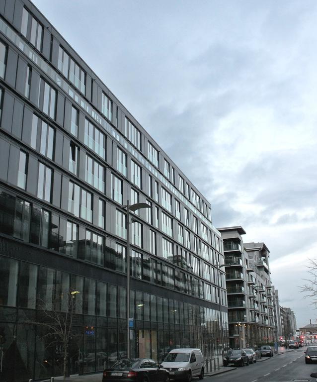 Your Base Dublin - Grand Canal Square エクステリア 写真